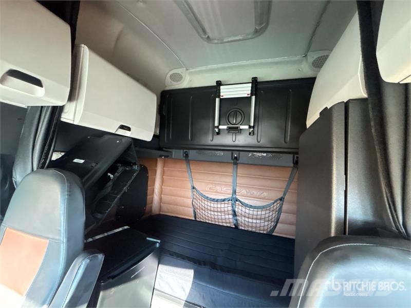 Freightliner Cascadia 126 6x4 T/A Sleeper Truck Tractor Truck Tractor Units