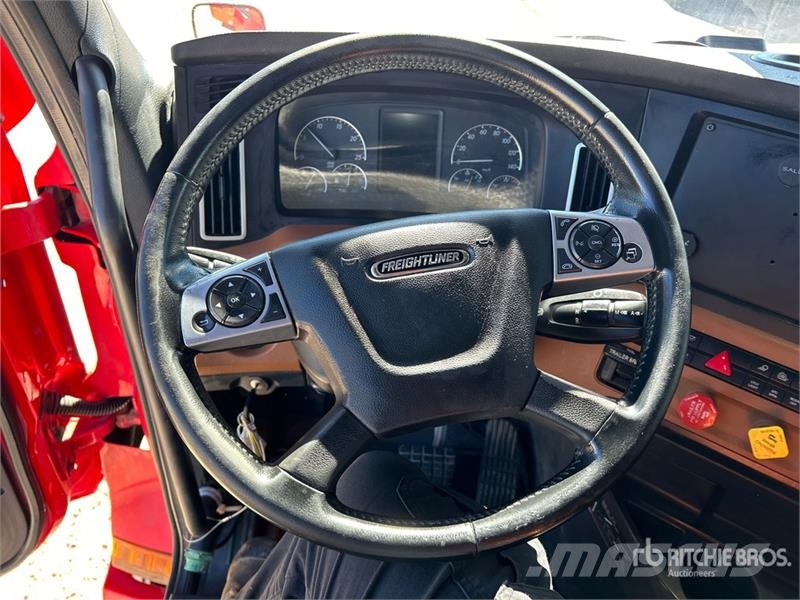 Freightliner Cascadia 126 وحدات الجر