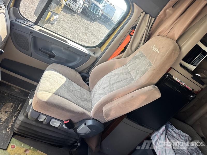 Freightliner Cascadia 125 6x4 T/A Sleeper Truck Tractor Tracteur routier