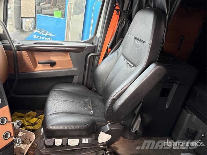 Freightliner Cascadia 126 6x4 T/A Sleeper Truck Tractor Sattelzugmaschinen