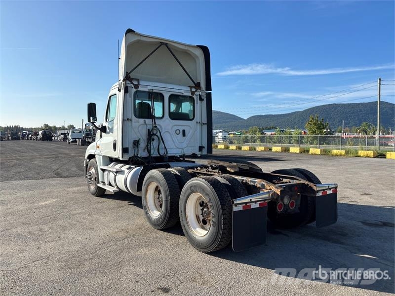 Freightliner Cascadia 125 Vilcēji