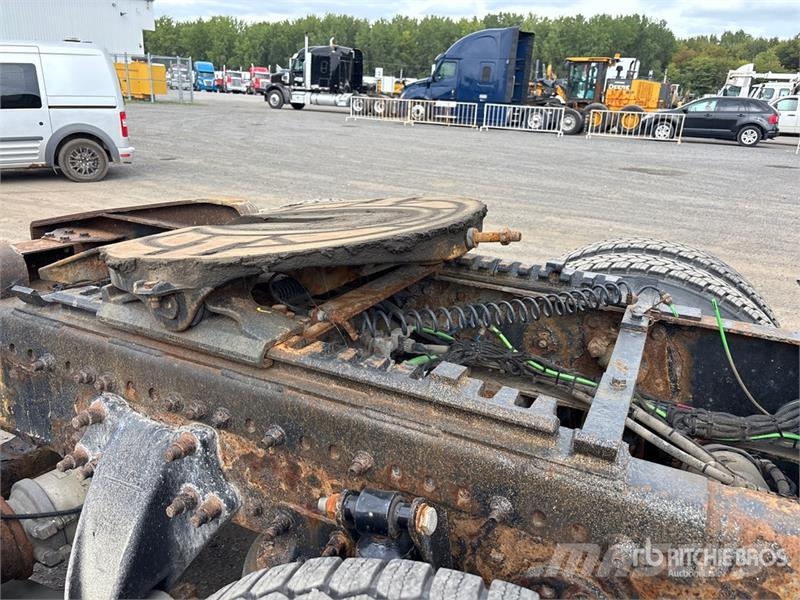 Freightliner Cascadia 125 6x4 T/A Sleeper Truck Tractor Vetopöytäautot