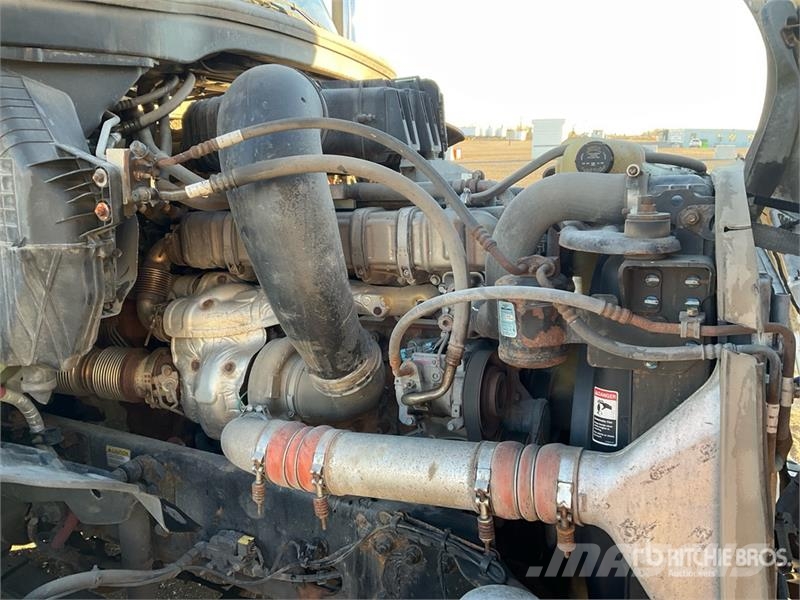 Freightliner Cascadia 126 6x4 T/A Sleeper Truck Tractor Motrici e Trattori Stradali