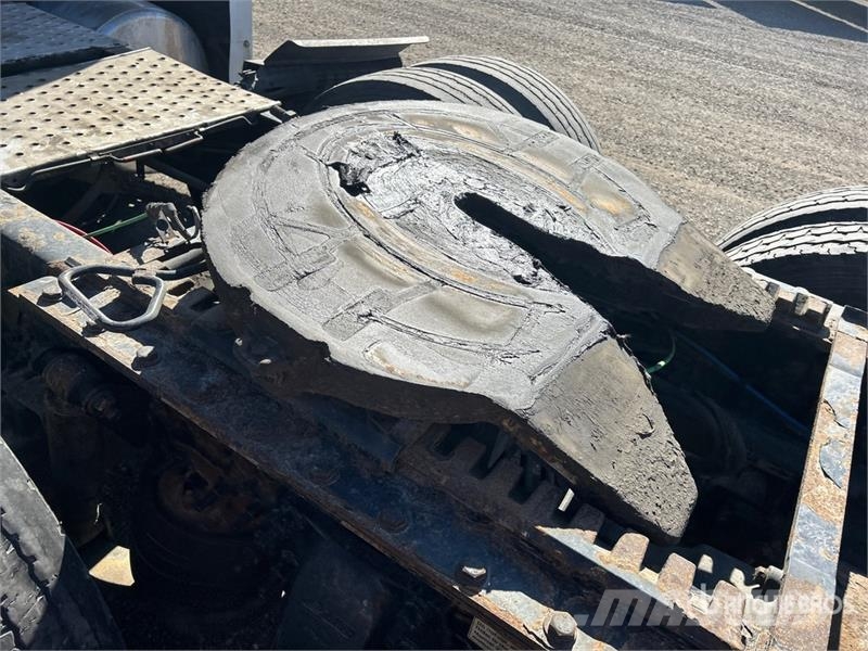 Freightliner Cascadia 126 6x4 T/A Sleeper Truck Tractor Седельные тягачи