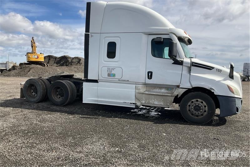 Freightliner Cascadia 126 6x4 T/A Sleeper Truck Tractor Vlačilci