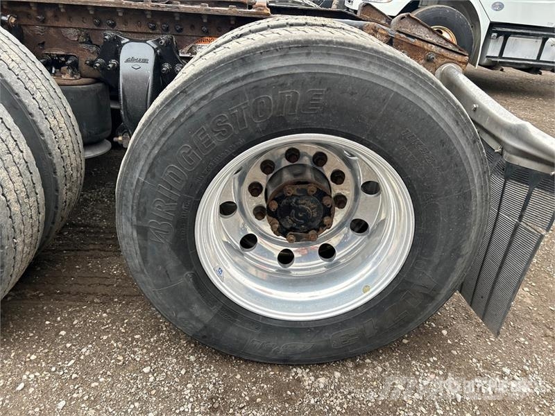 Freightliner Cascadia 126 6x4 T/A Sleeper Truck Tractor Cavalos mecânicos