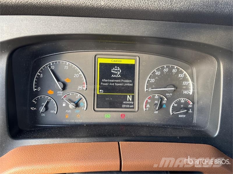 Freightliner Cascadia 126 6x4 T/A Sleeper Truck Tractor Седельные тягачи