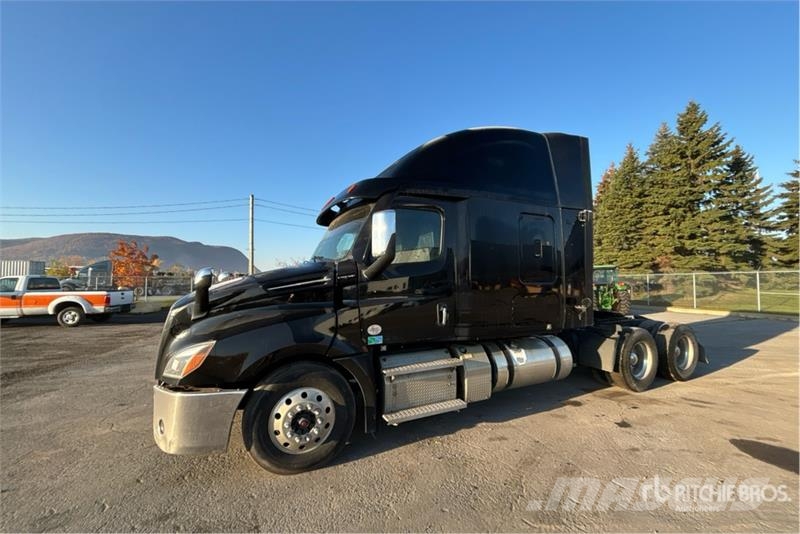 Freightliner Cascadia 126 6x4 T/A Sleeper Truck Tractor Tegljači