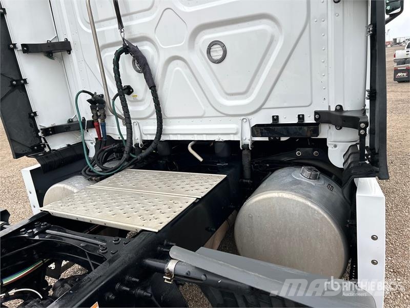 Freightliner Cascadia 126 Truck Tractor Units
