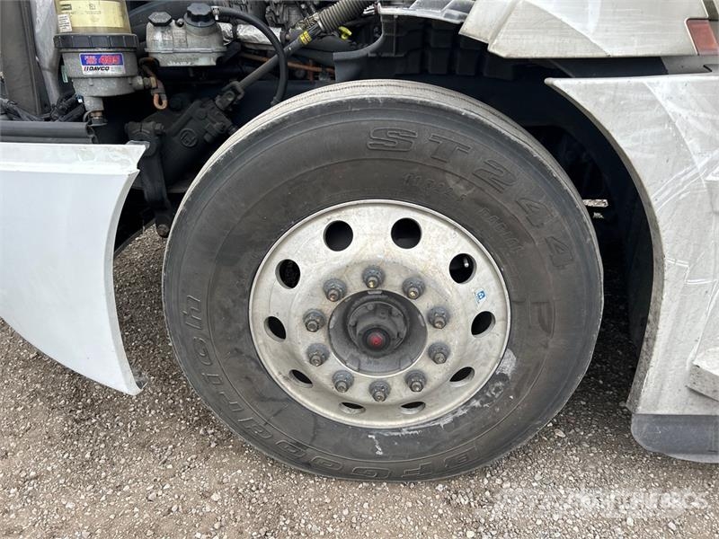 Freightliner Cascadia 126 6x4 T/A Sleeper Truck Tractor Tractor Units