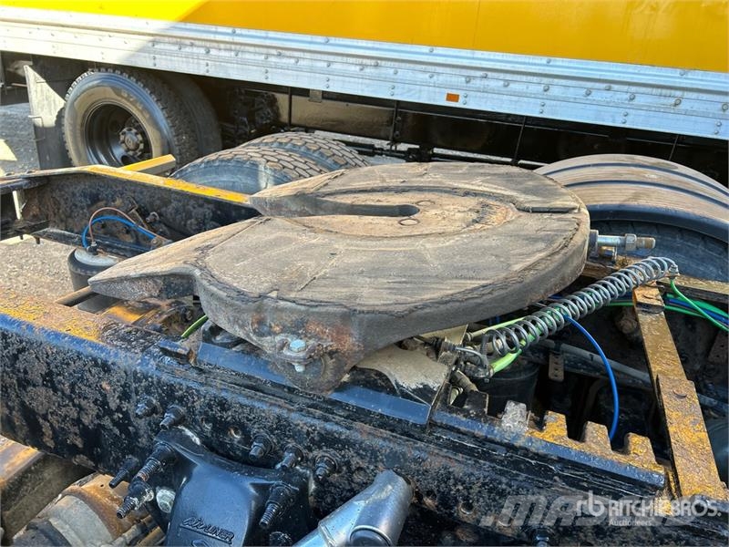 Freightliner Cascadia 126 6x4 T/A Sleeper Truck Tractor Tractor Units