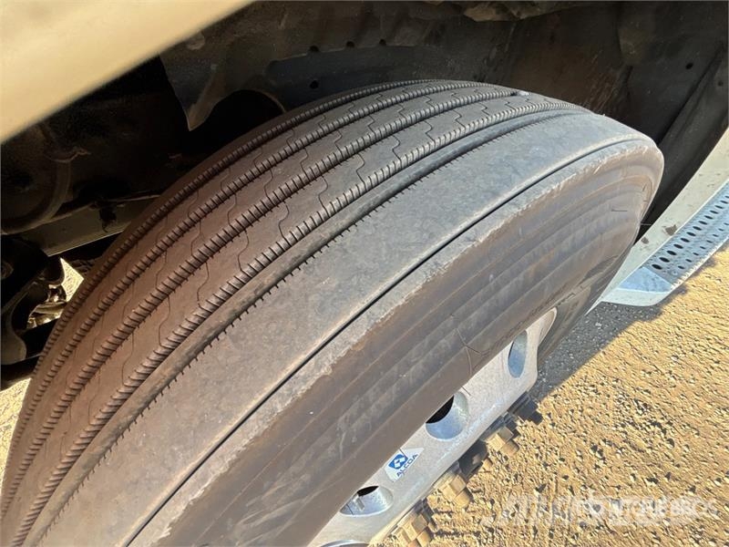Freightliner Cascadia 126 6x4 T/A Sleeper Truck Tractor Седельные тягачи