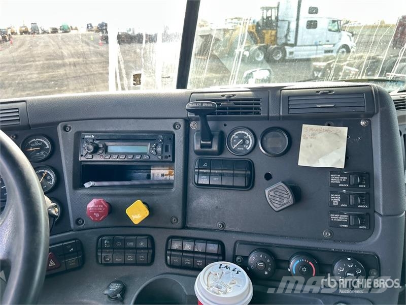 Freightliner Cascadia 125 6x2 T/A Sleeper Truck Tractor وحدات الجر