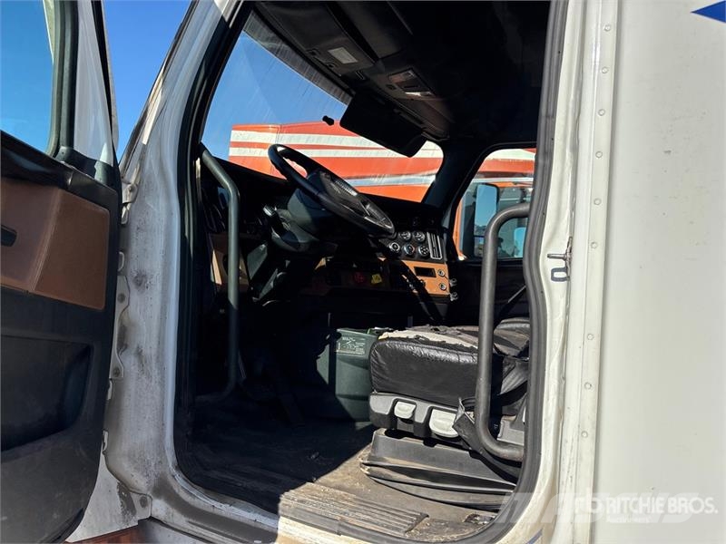 Freightliner Cascadia 126 Vetopöytäautot