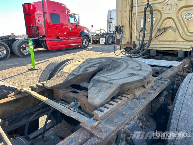 Freightliner Cascadia 125 6x4 T/A Sleeper Truck Tractor Тягачі