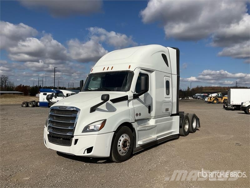 Freightliner Cascadia 126 6x4 T/A Sleeper Truck Tractor وحدات الجر