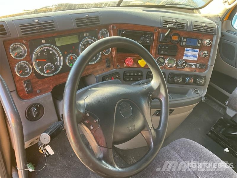 Freightliner Cascadia 125 6x4 Evolution T/A Sleeper Truck Tract Влекачи