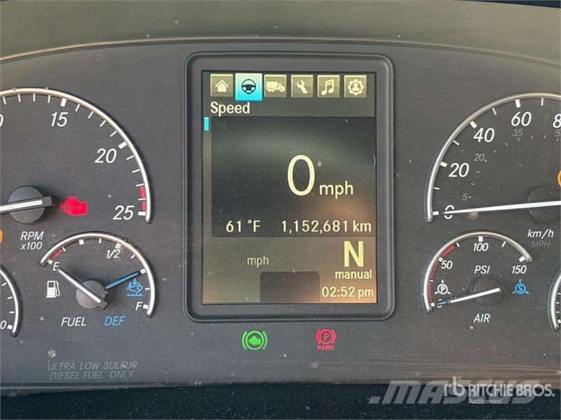 Freightliner Cascadia 126 6x4 T/A Sleeper Truck Tractor (Inoper Sattelzugmaschinen