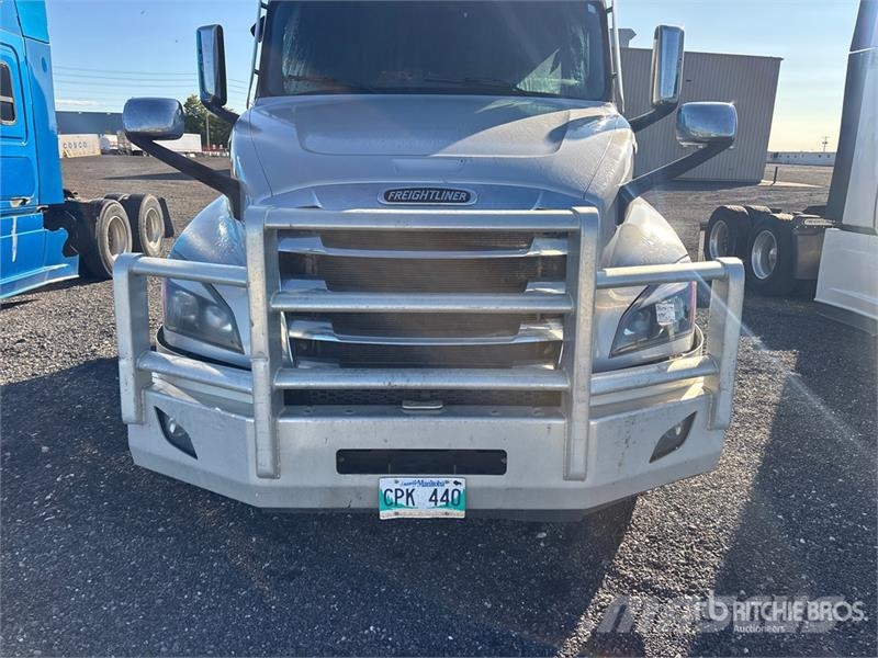 Freightliner Cascadia 126 6x4 T/A Sleeper Truck Tractor Tractor Units