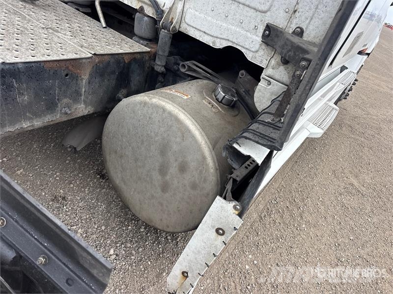 Freightliner Cascadia 126 6x4 T/A Sleeper Truck Tractor Тягачі