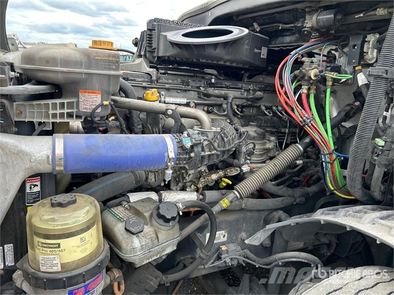Freightliner Cascadia 126 6x4 T/A Sleeper Truck Tractor Tractor Units
