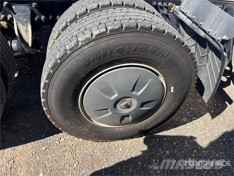 Freightliner Cascadia 126 6x4 T/A Sleeper Truck Tractor Тягачі