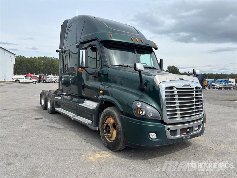 Freightliner Cascadia 125 6x4 T/A Sleeper Truck Tractor Vetopöytäautot