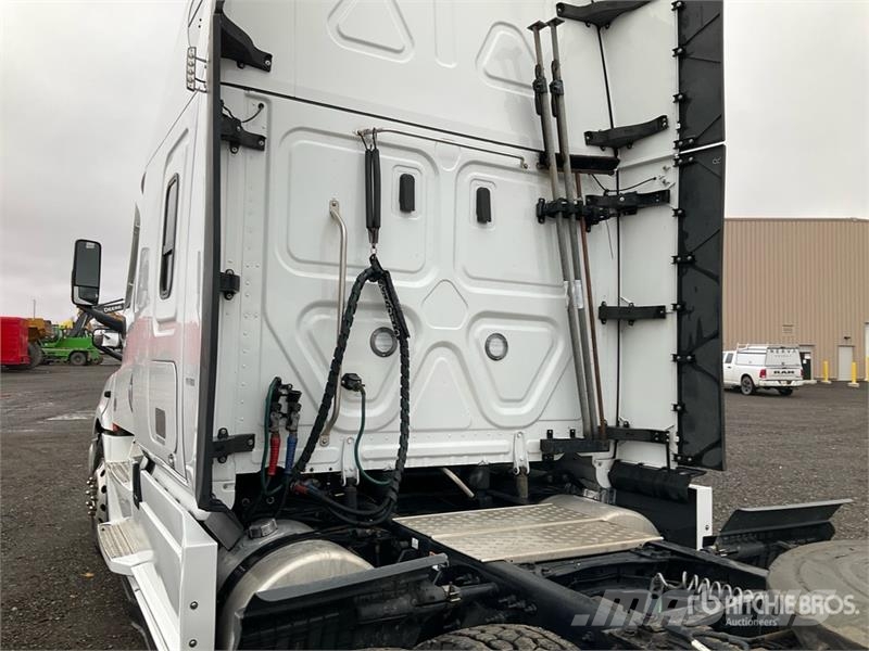 Freightliner Cascadia 126 Vetopöytäautot