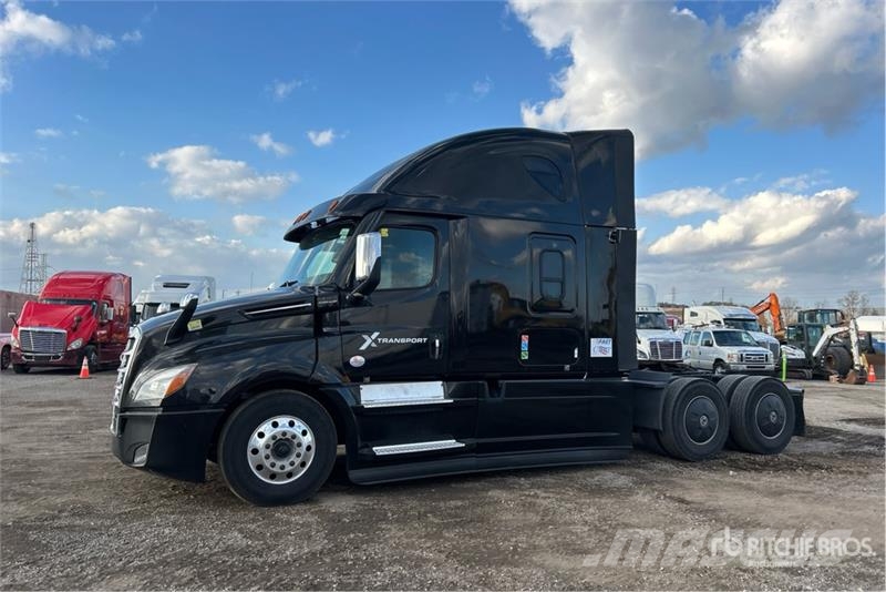 Freightliner Cascadia 126 6x4 T/A Sleeper Truck Tractor Trekkers