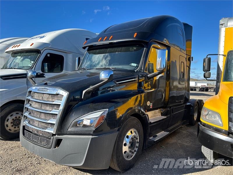 Freightliner Cascadia 126 6x4 T/A Sleeper Truck Tractor Tractor Units