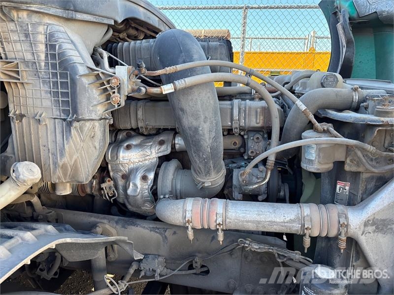Freightliner Cascadia 126 6x4 T/A Sleeper Truck Tractor Sattelzugmaschinen