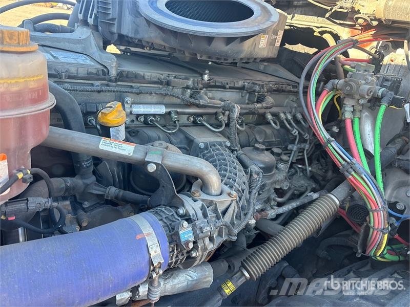 Freightliner Cascadia 126 وحدات الجر