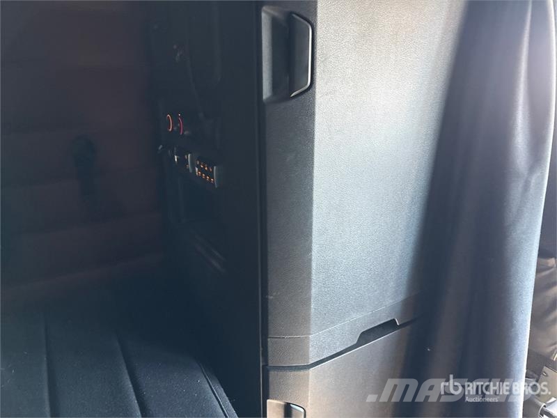 Freightliner Cascadia 126 6x4 T/A Sleeper Truck Tractor Cavalos mecânicos