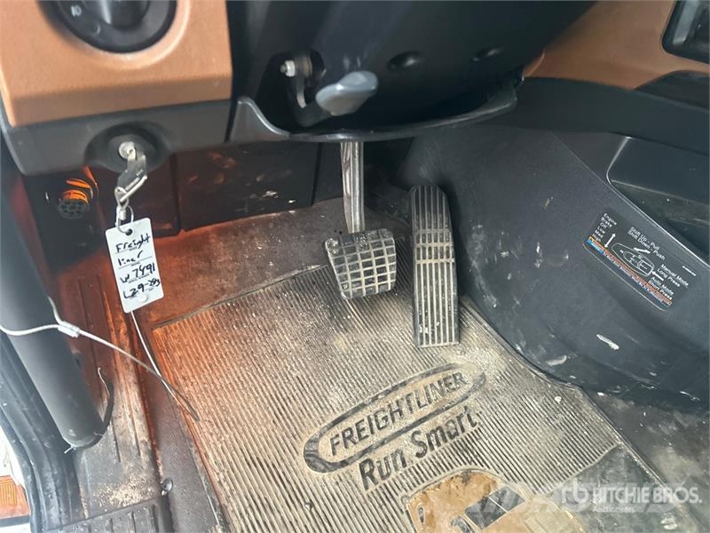 Freightliner Cascadia 126 T/A Sleeper Truck Tractor Tractor Units