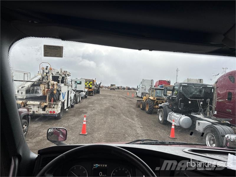 Freightliner Cascadia 126 6x4 T/A Sleeper Truck Tractor Cavalos mecânicos