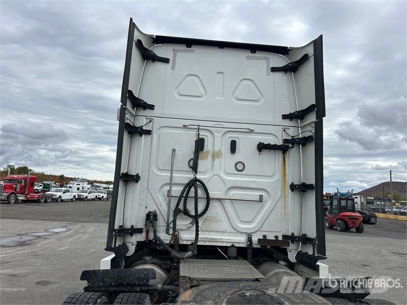Freightliner Cascadia 126 6x4 T/A Sleeper Truck Tractor Motrici e Trattori Stradali
