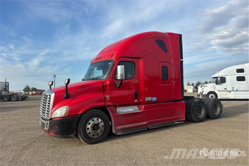 Freightliner Cascadia 125 6x4 T/A Sleeper Truck Tractor Tegljači