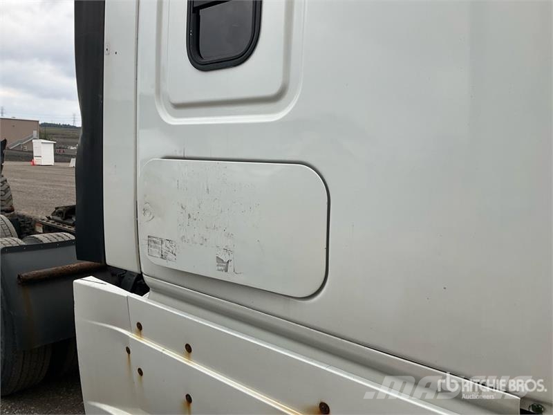 Freightliner Cascadia 126 6x4 T/A Sleeper Truck Tractor Motrici e Trattori Stradali