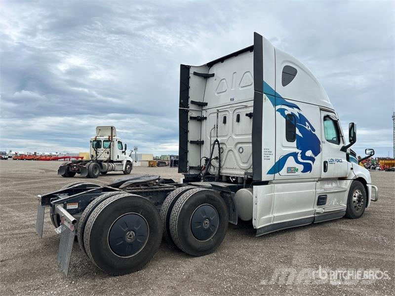 Freightliner Cascadia 126 6x4 T/A Sleeper Truck Tractor Tractor Units