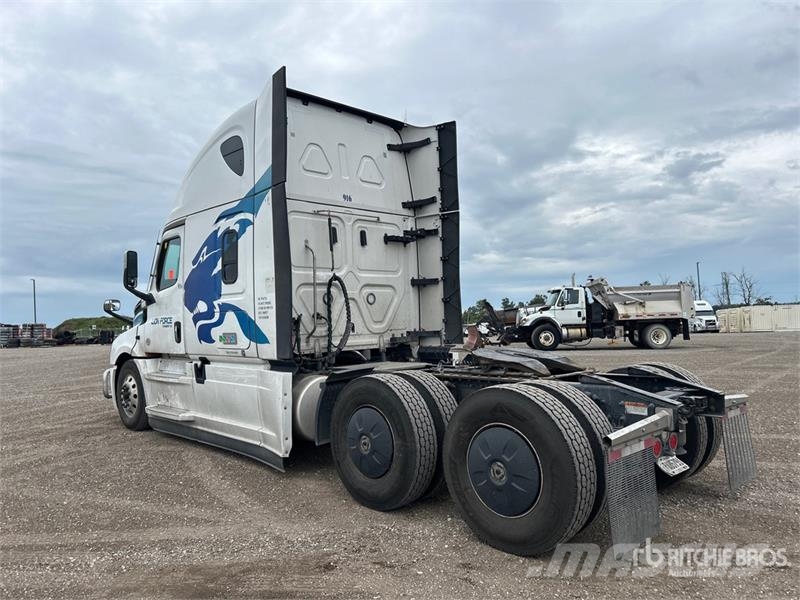 Freightliner Cascadia 126 6x4 T/A Sleeper Truck Tractor Tractor Units