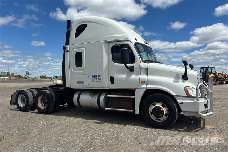 Freightliner Cascadia 125 6x4 T/A Sleeper Truck Tractor Motrici e Trattori Stradali