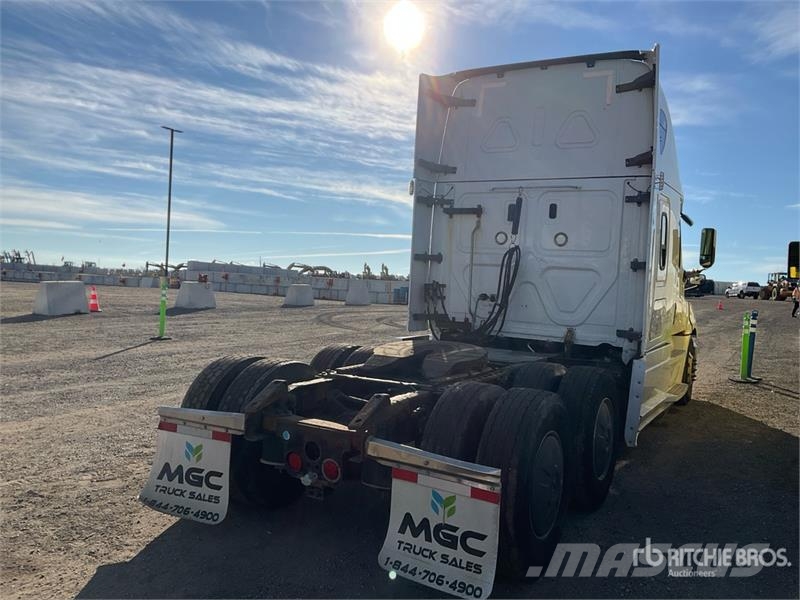 Freightliner Cascadia 126 6x4 T/A Sleeper Truck Tractor Tractor Units