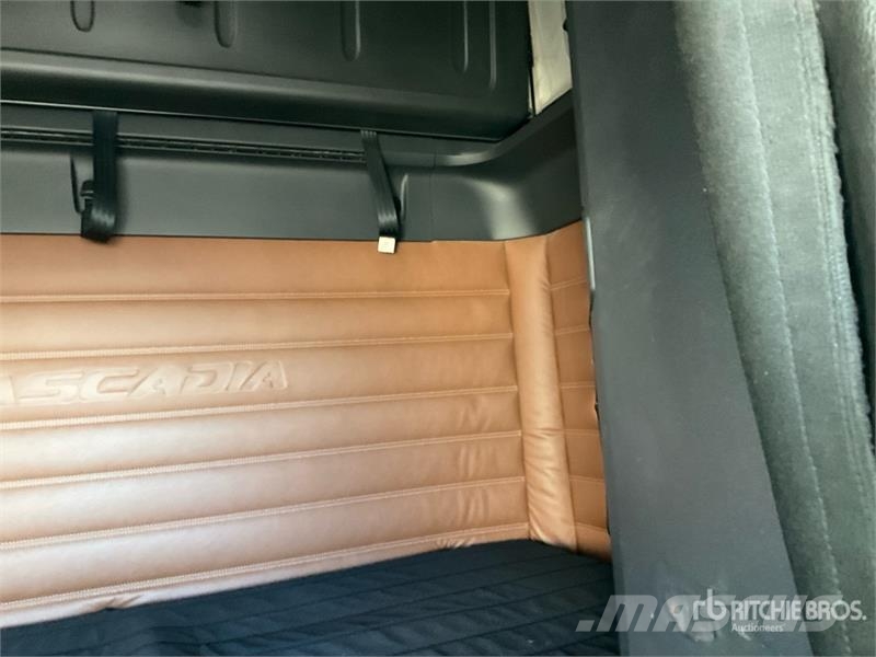 Freightliner Cascadia 126 6x4 T/A Sleeper Truck Tractor Motrici e Trattori Stradali