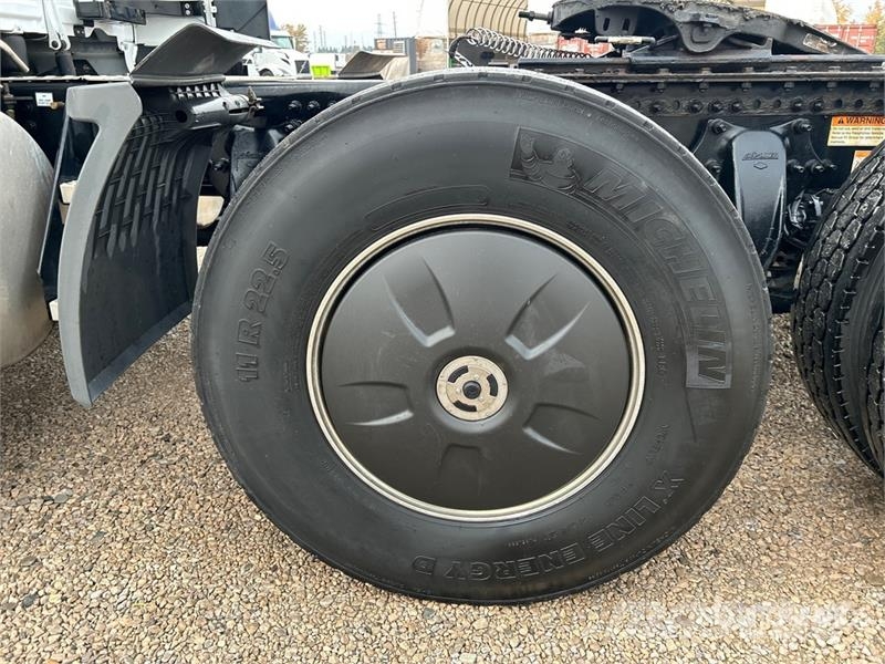 Freightliner Cascadia 126 Truck Tractor Units