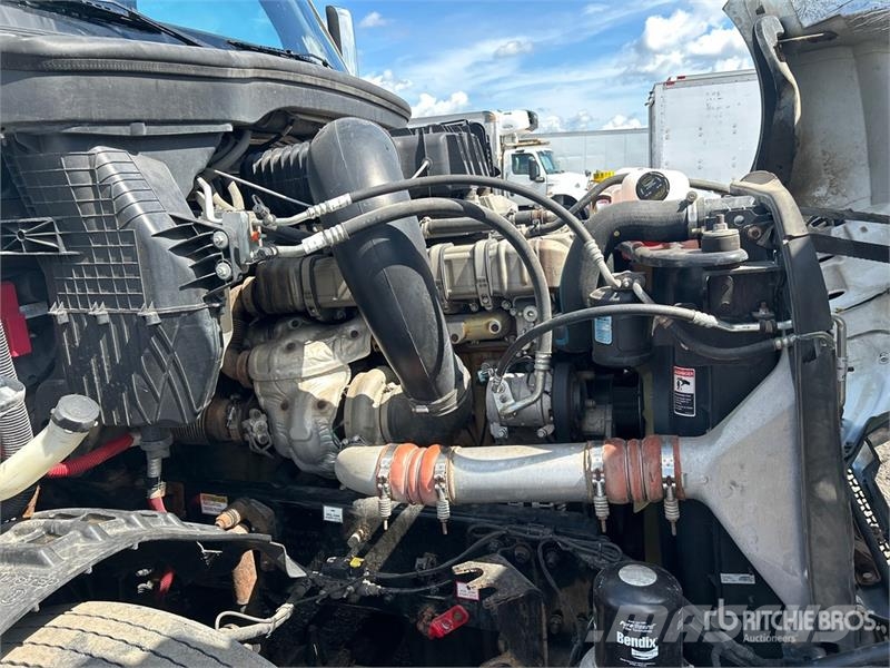 Freightliner Cascadia 126 6x4 T/A Sleeper Truck Tractor 曳引機組件