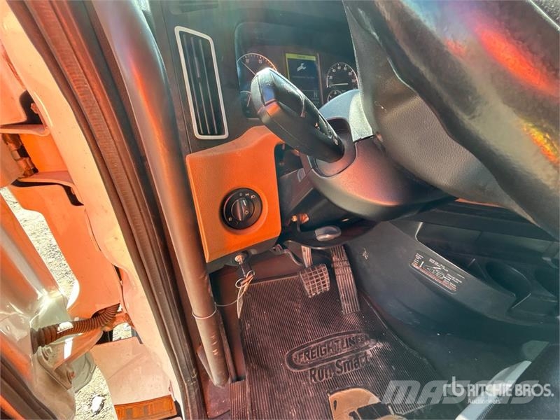 Freightliner Cascadia 126 6x4 T/A Sleeper Truck Tractor Tractores (camiões)