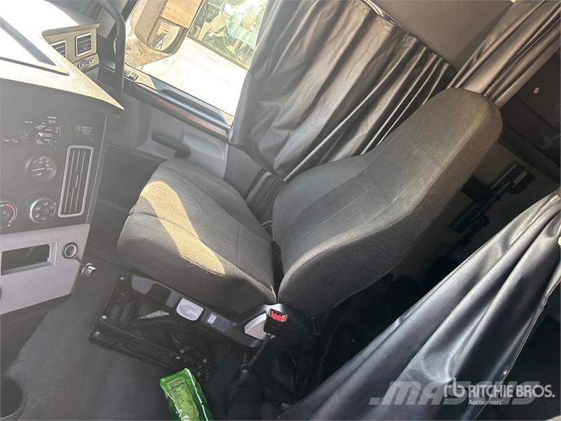 Freightliner Cascadia 126 Vetopöytäautot