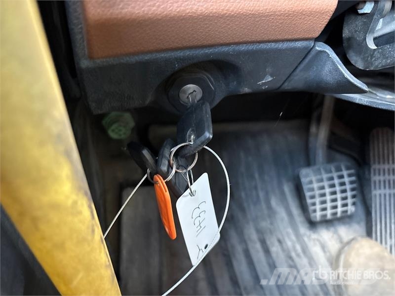 Freightliner Cascadia 126 6x4 T/A Sleeper Truck Tractor Tegljači