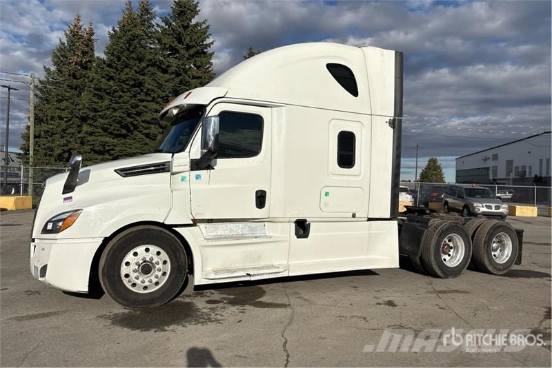 Freightliner Cascadia 126 6x4 T/A Sleeper Truck Tractor Tegljači