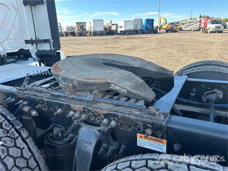 Freightliner Cascadia 126 6x4 T/A Sleeper Truck Tractor Седельные тягачи